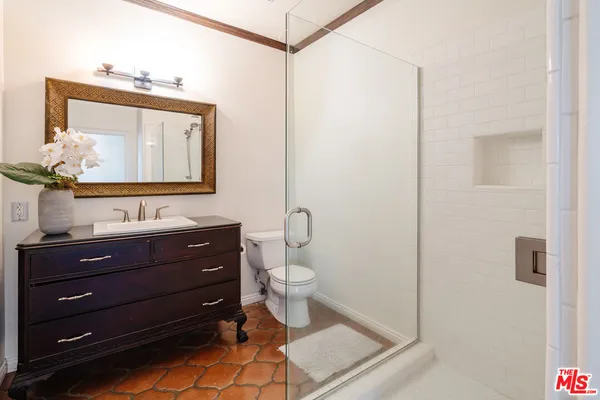 $1,999,000 | 3247 Bennett Drive, Los Angeles, CA 90068