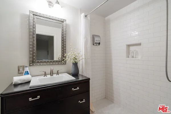 $1,999,000 | 3247 Bennett Drive, Los Angeles, CA 90068