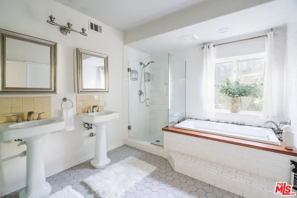 $1,999,000 | 3247 Bennett Drive, Los Angeles, CA 90068