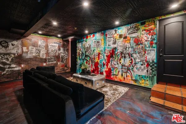 $1,999,000 | 3247 Bennett Drive, Los Angeles, CA 90068