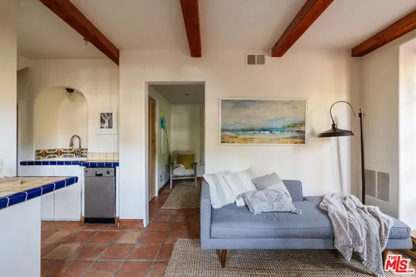 $1,999,000 | 3247 Bennett Drive, Los Angeles, CA 90068