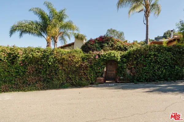 $1,999,000 | 3247 Bennett Drive, Los Angeles, CA 90068