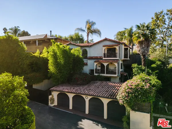 $1,999,000 | 3247 Bennett Drive, Los Angeles, CA 90068