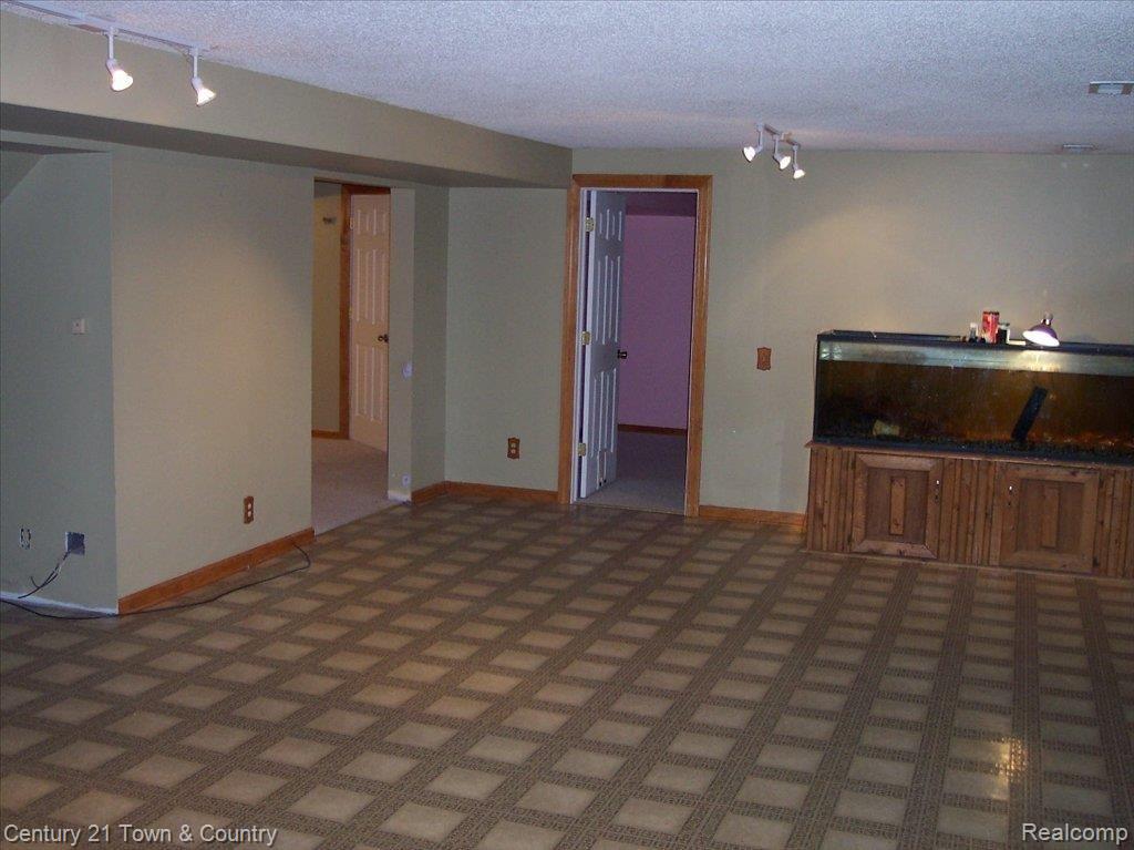 1175 Baker Road Fenton, MI 48430 - Photo 9 of 16 Add'l Photo of LL Family Room