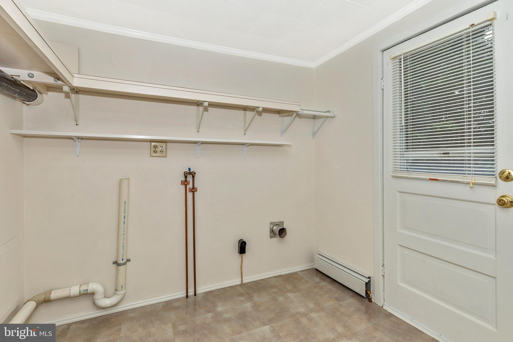 14627 Roddy Road Thurmont, MD 21788 - Photo 19 of 57 Main level laundry/pantry