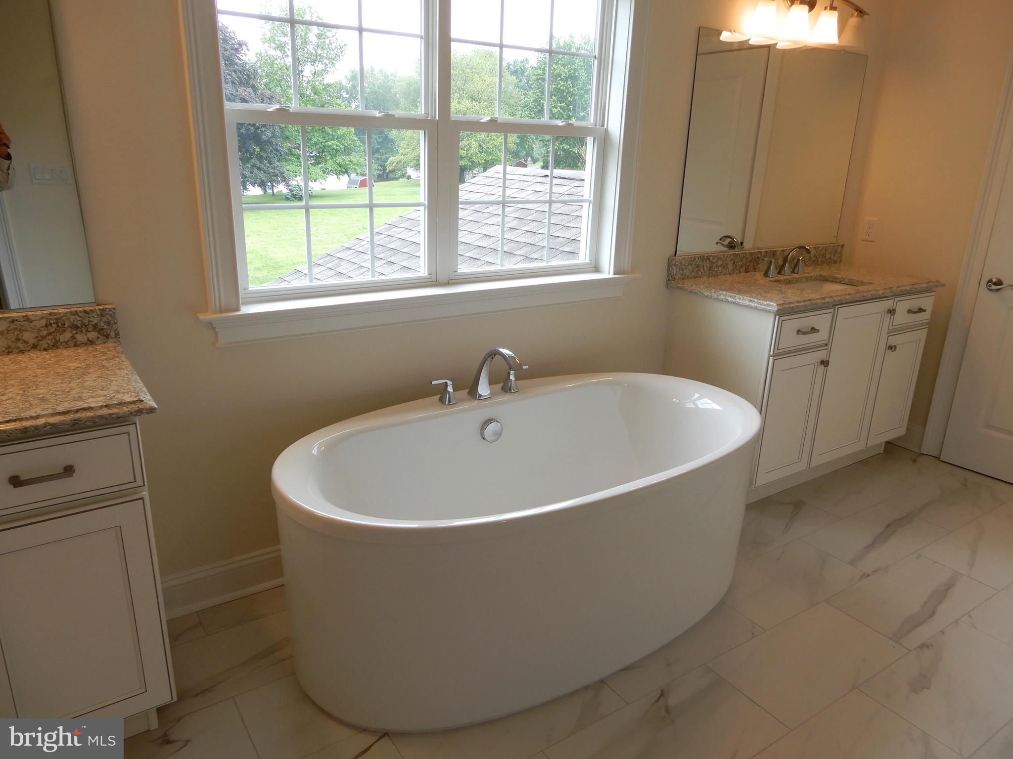 5 New Road Churchville, PA 18966 - Photo 21 of 33 Master Bath soaking tub