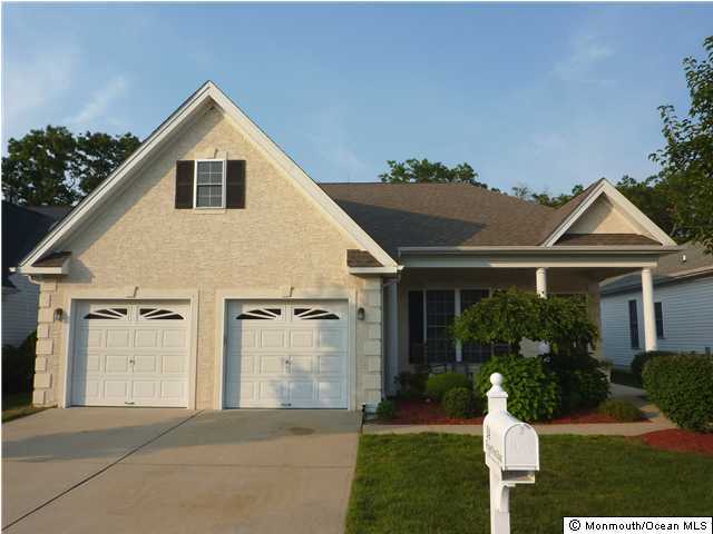 24 Winged Foot Road Jackson, NJ 08527 - Photo 1 of 3 a view of a house with yard and a garden