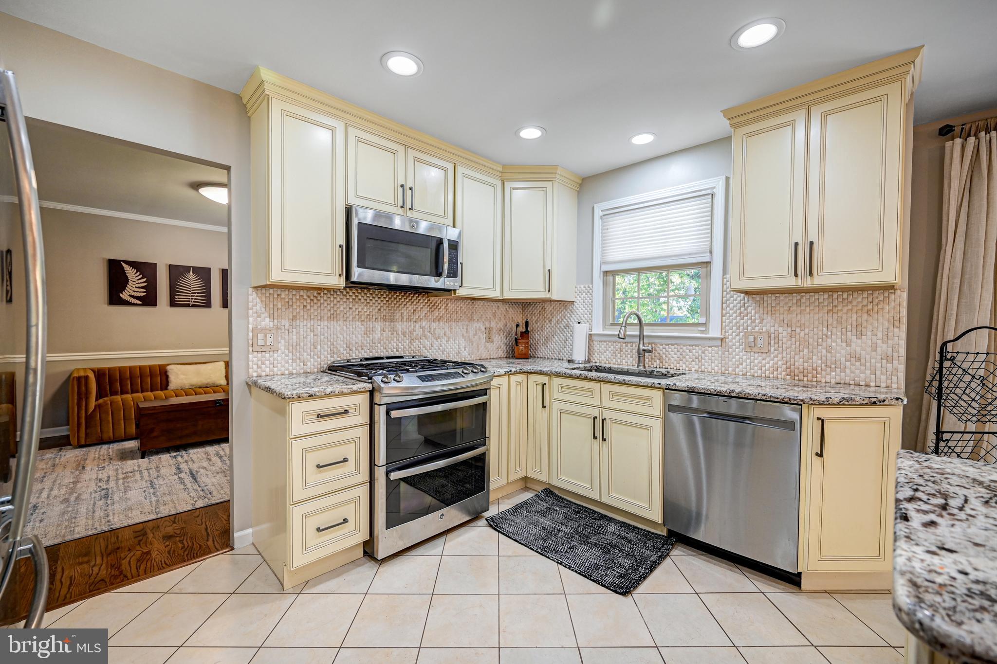 730 Plymouth Road York, PA 17402 - Photo 5 of 38 Gallery Image 5