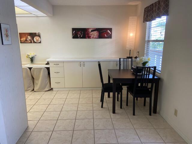 2028 Newcastle B Boca Raton, FL 33434 - Photo 5 of 13 Dining Area