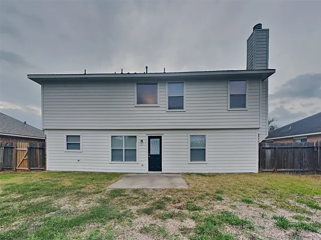 a view of a backyard of the house