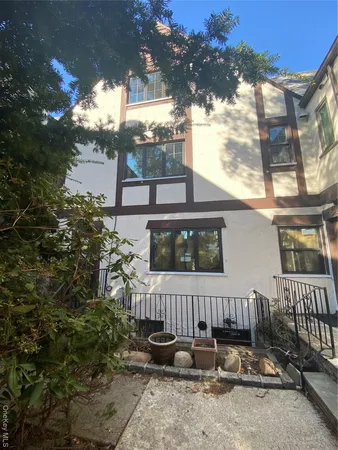 $2,200 | 16403 A 32nd Avenue, Unit 1 | Murray Hill - Flushing