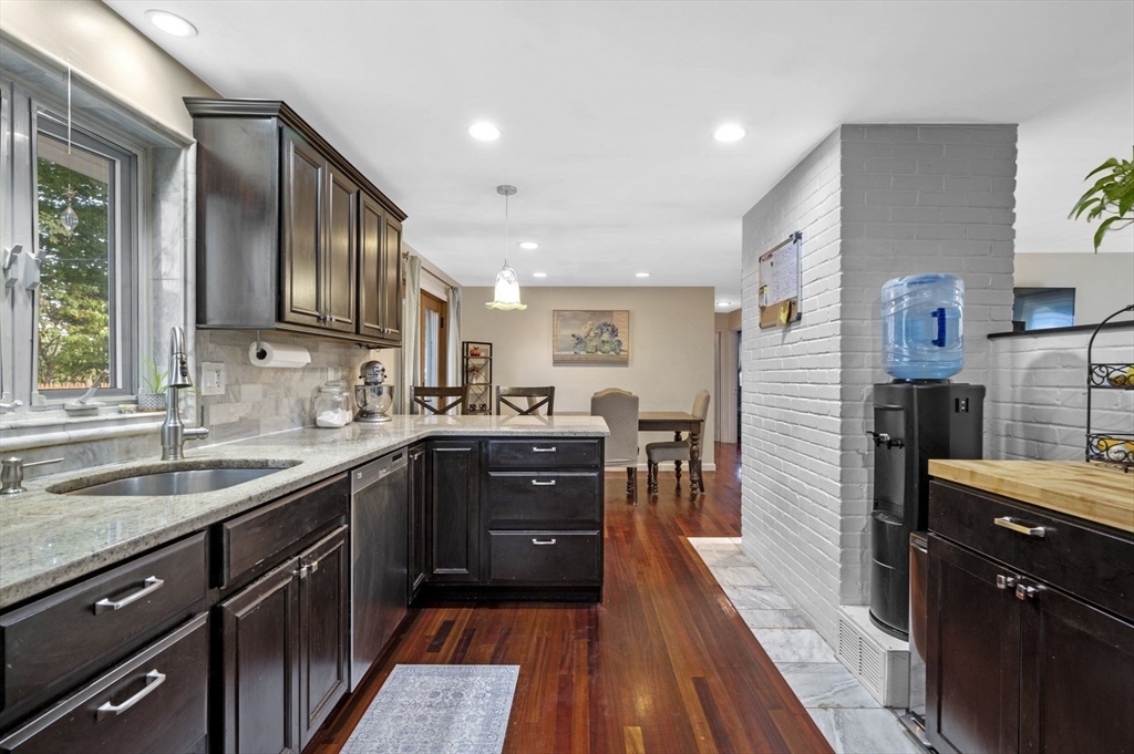 5 Gordon Road Beverly, MA 01915 - Photo 3 of 39 Gallery Image 3
