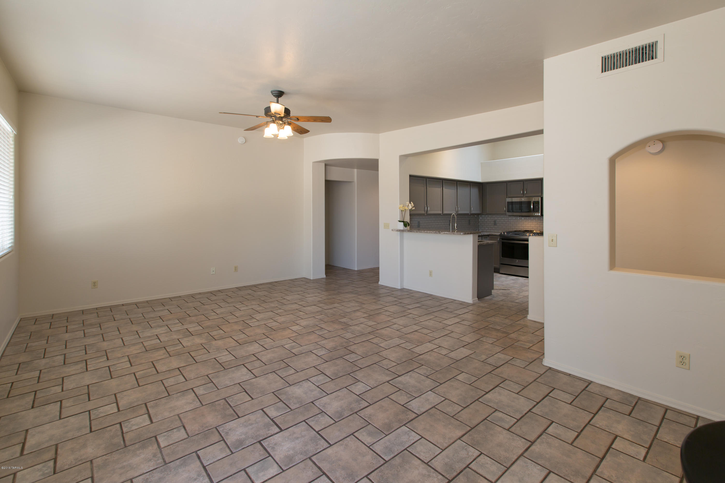 11288 North Sawtooth Road Oro Valley, AZ 85737 - Photo 5 of 27