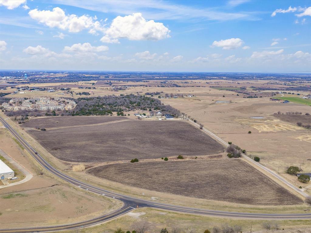 0 Fm 85 Ennis, TX 75119 - Photo 14 of 20 a view of a sky from a balcony