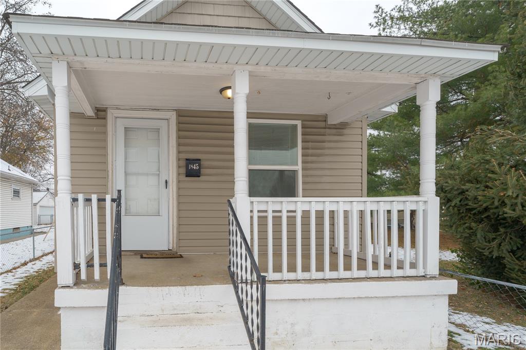 1845 Rhodes Street Madison, IL 62060 - Photo 4 of 27