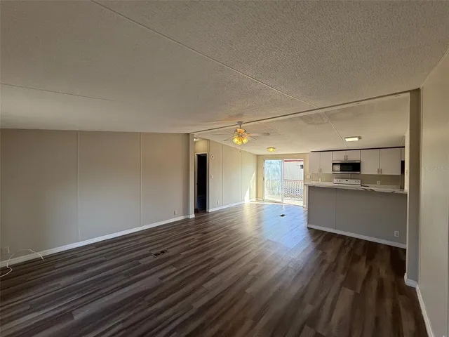 $1,395 | 3245 East Main Street, Unit 16, Lakeland, FL 33801