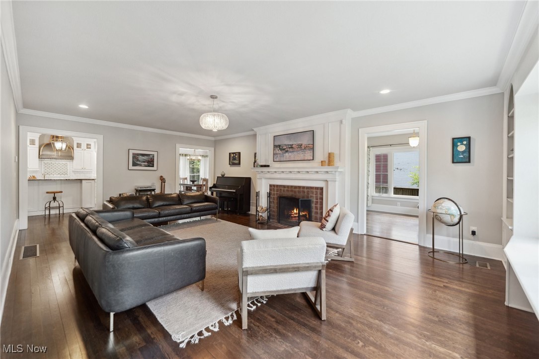 2709 Southington Road Cleveland, OH 44120 - Photo 3 of 50 Gallery Image 3