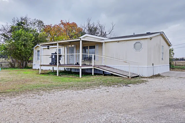 $289,990 | 1438 Country, Marion, TX 78124