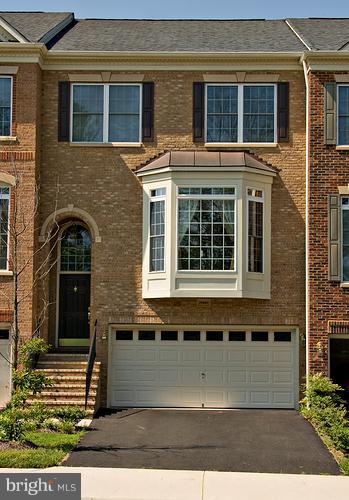 25860 Commons Square Chantilly, VA 20152 - Photo 2 of 11 Exterior (Front)