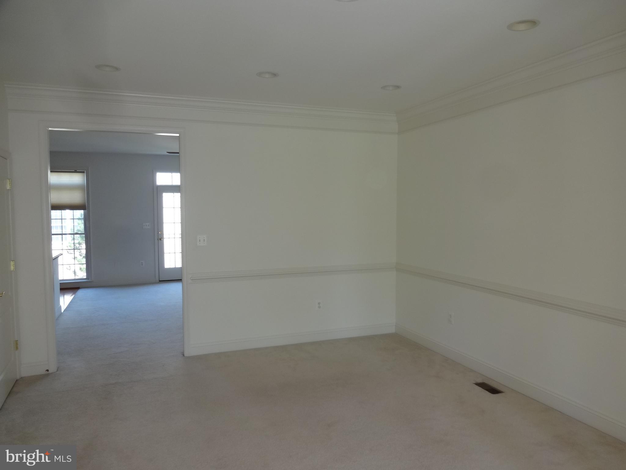 25860 Commons Square Chantilly, VA 20152 - Photo 6 of 11 Dining Room