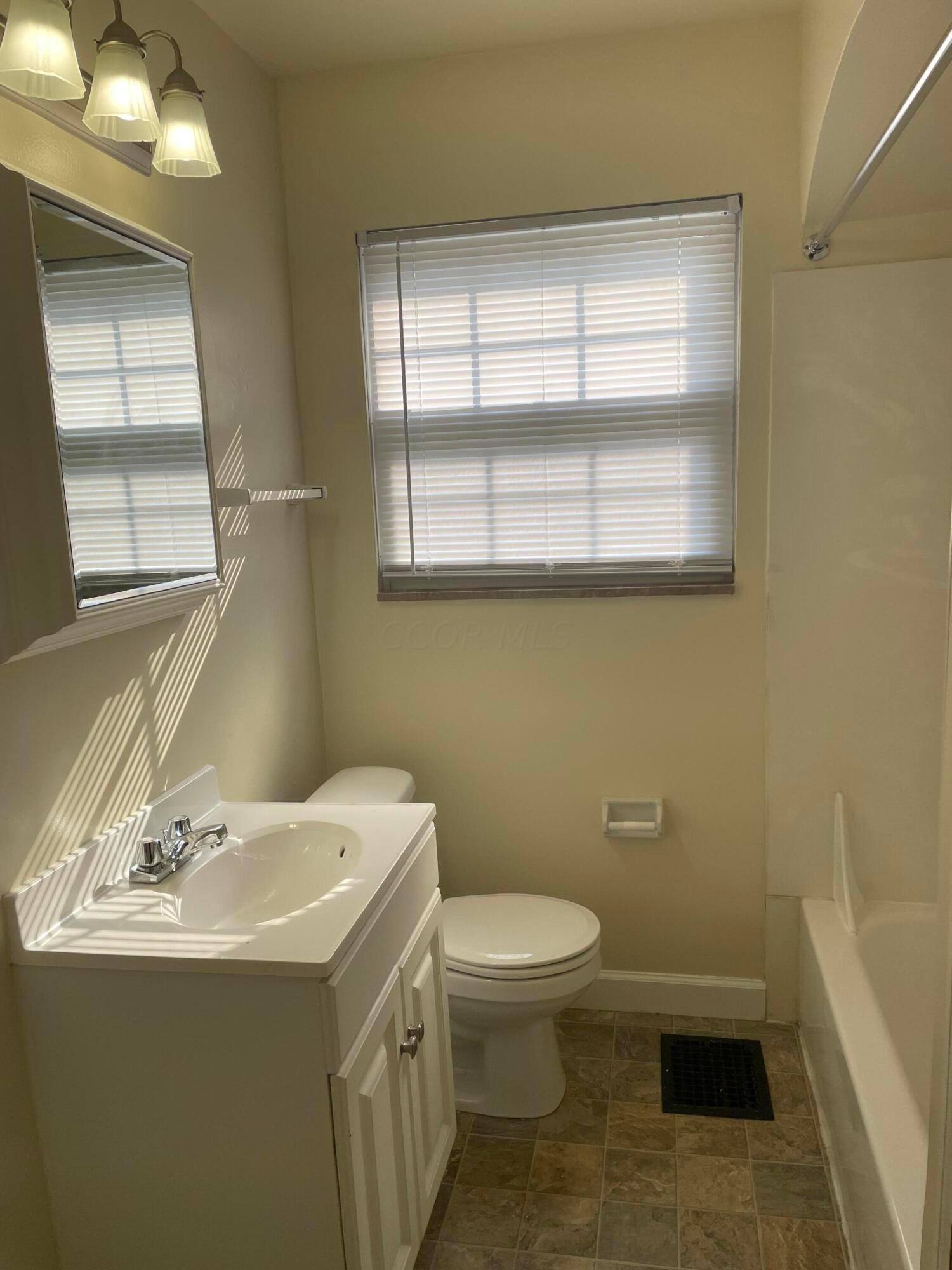 1147 South Cassingham Road, Unit ABCD Columbus, OH 43209 - Photo 17 of 31 1147C Bath