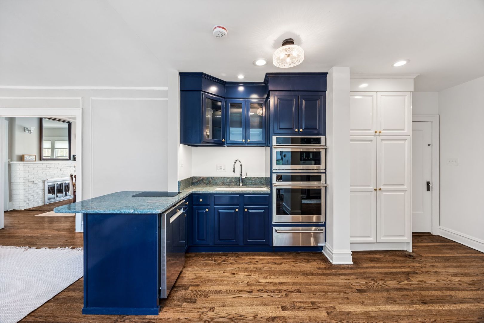 527 Warwick Road Kenilworth, IL 60043 - Photo 11 of 57