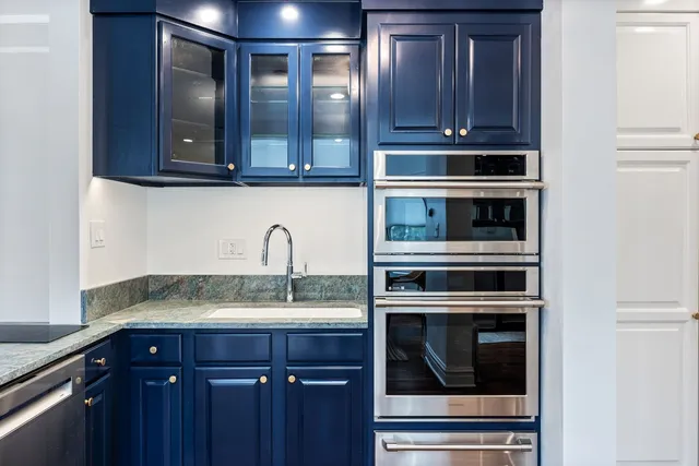 $2,735,000 | 527 Warwick Road, Kenilworth, IL 60043