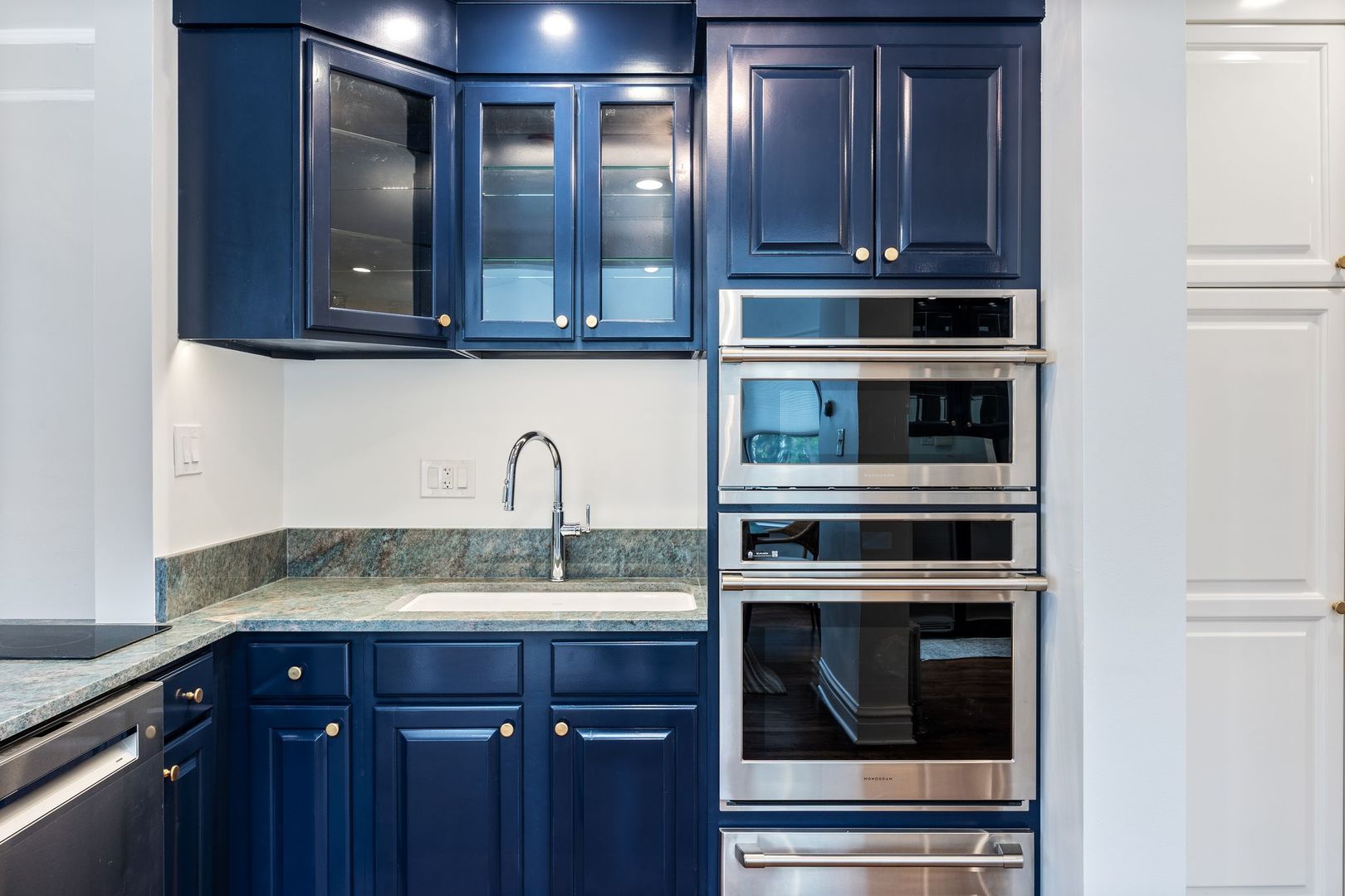 527 Warwick Road Kenilworth, IL 60043 - Photo 12 of 57