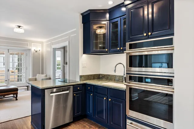 $2,735,000 | 527 Warwick Road, Kenilworth, IL 60043