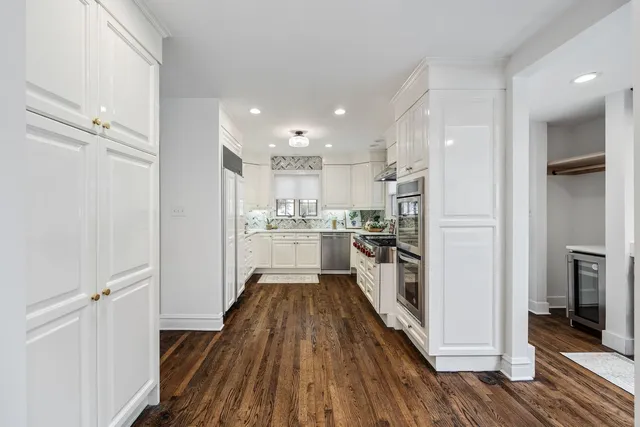 $2,735,000 | 527 Warwick Road, Kenilworth, IL 60043