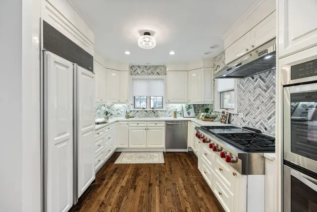 $2,735,000 | 527 Warwick Road, Kenilworth, IL 60043