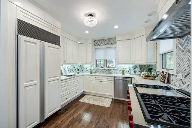 $2,735,000 | 527 Warwick Road, Kenilworth, IL 60043