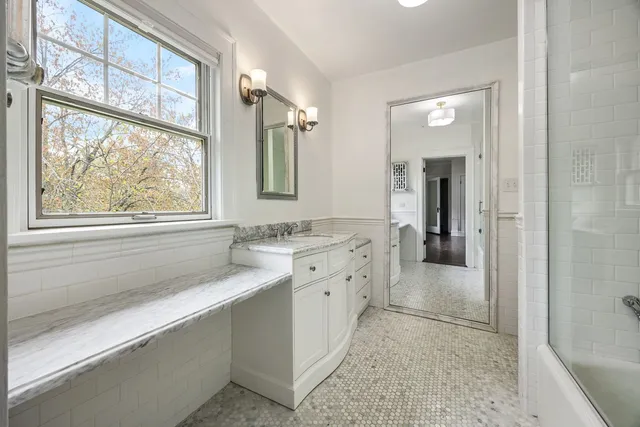 $2,735,000 | 527 Warwick Road, Kenilworth, IL 60043