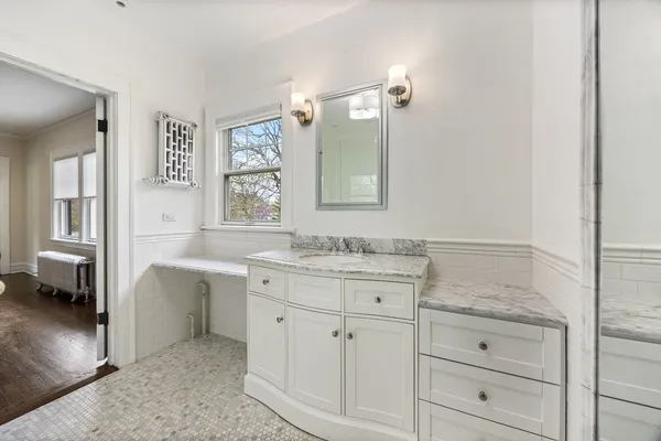 $2,699,000 | 527 Warwick Road, Kenilworth, IL 60043