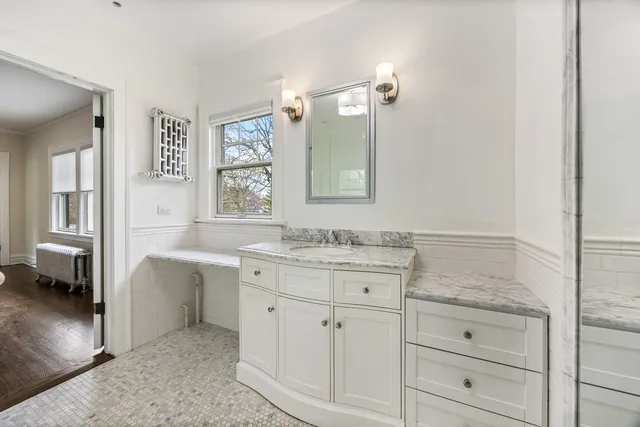 $2,735,000 | 527 Warwick Road, Kenilworth, IL 60043