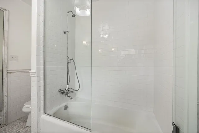 $2,735,000 | 527 Warwick Road, Kenilworth, IL 60043