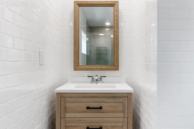 $2,735,000 | 527 Warwick Road, Kenilworth, IL 60043