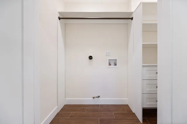 $2,735,000 | 527 Warwick Road, Kenilworth, IL 60043