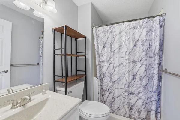 $231,900 | 1900 Coon Rapids Boulevard Northwest, Unit 4, Coon Rapids, MN 55433