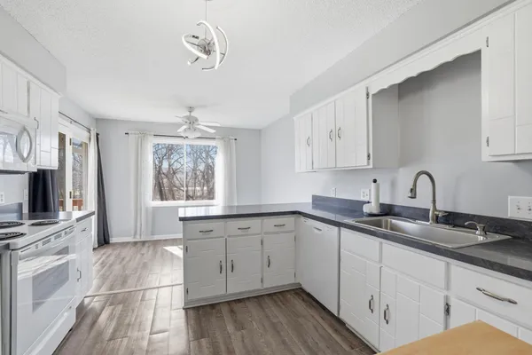 $231,900 | 1900 Coon Rapids Boulevard Northwest, Unit 4, Coon Rapids, MN 55433