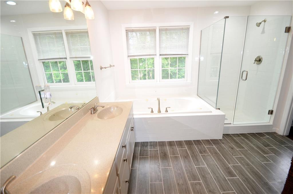 603 Heritage Place Cranberry Township, PA 16066 - Photo 15 of 25 a bathroom with a bathtub and a sink