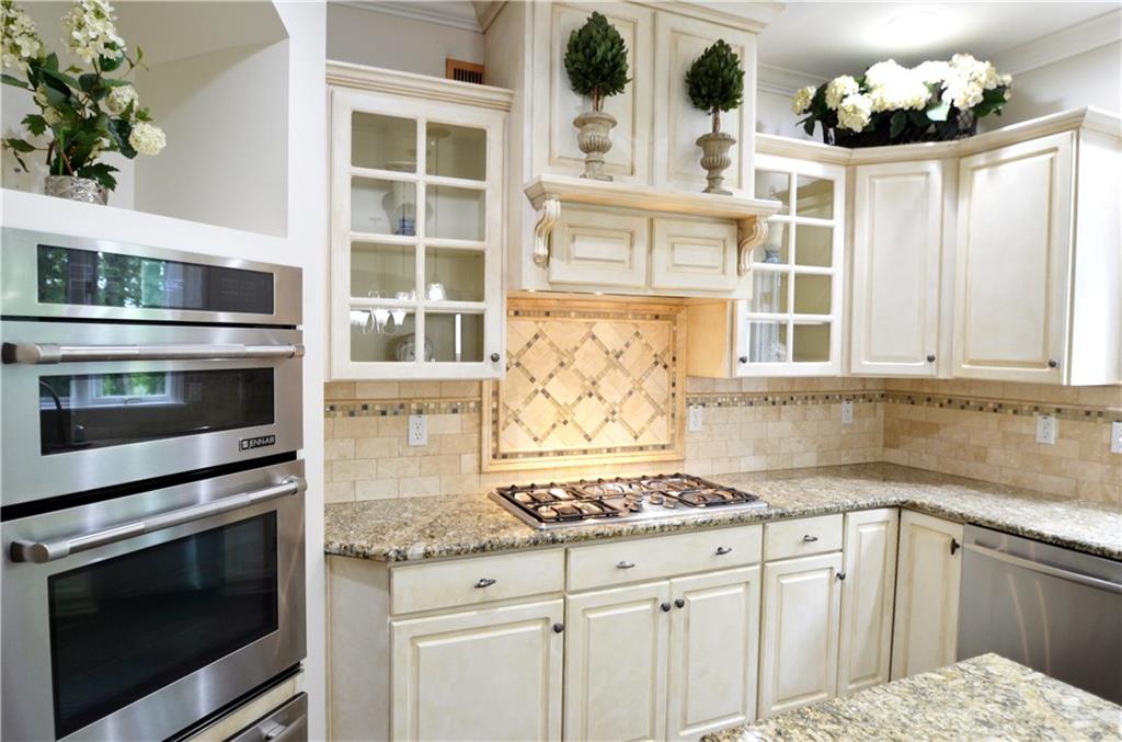 603 Heritage Place Cranberry Township, PA 16066 - Photo 7 of 25 a kitchen with granite countertop a stove and cabinets