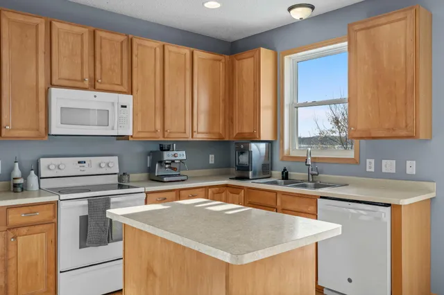 $424,900 | 10305 41st Place Northeast, St. Michael, MN 55376