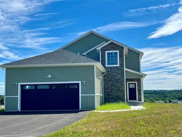 $950,000 | 38 Dartmouth Drive, Poughkeepsie, NY 12603