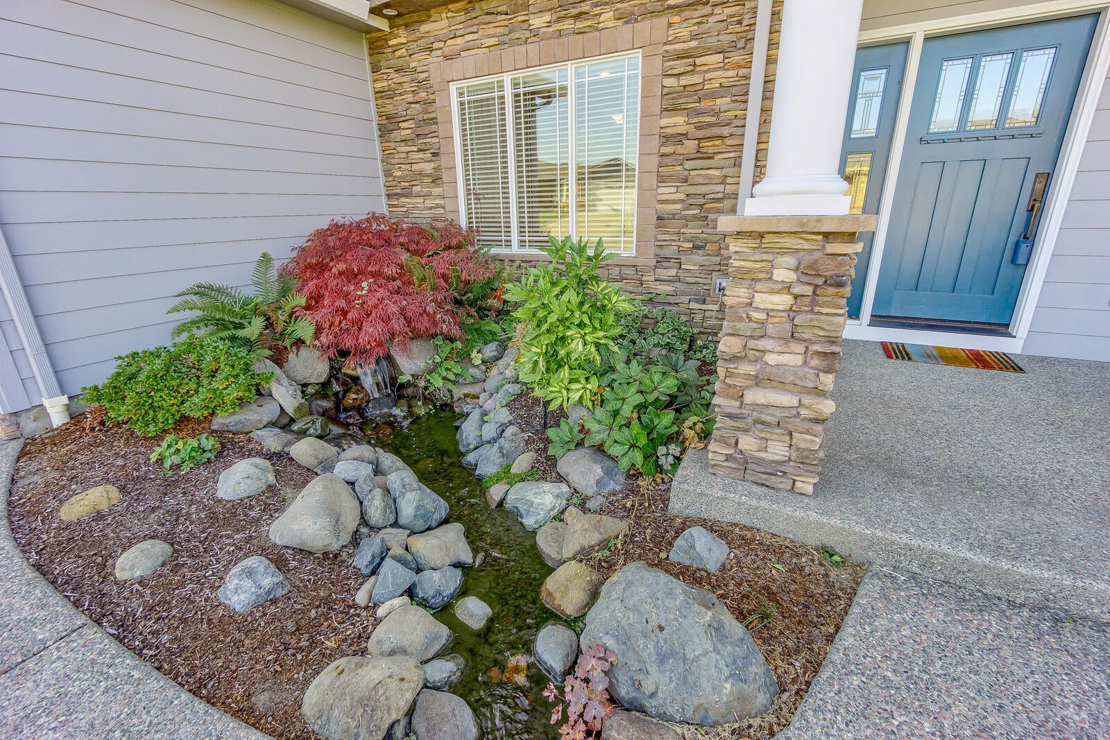 331 Ridgeway Avenue Central Point, OR 97502 - Photo 3 of 47 66_RA_65_mls