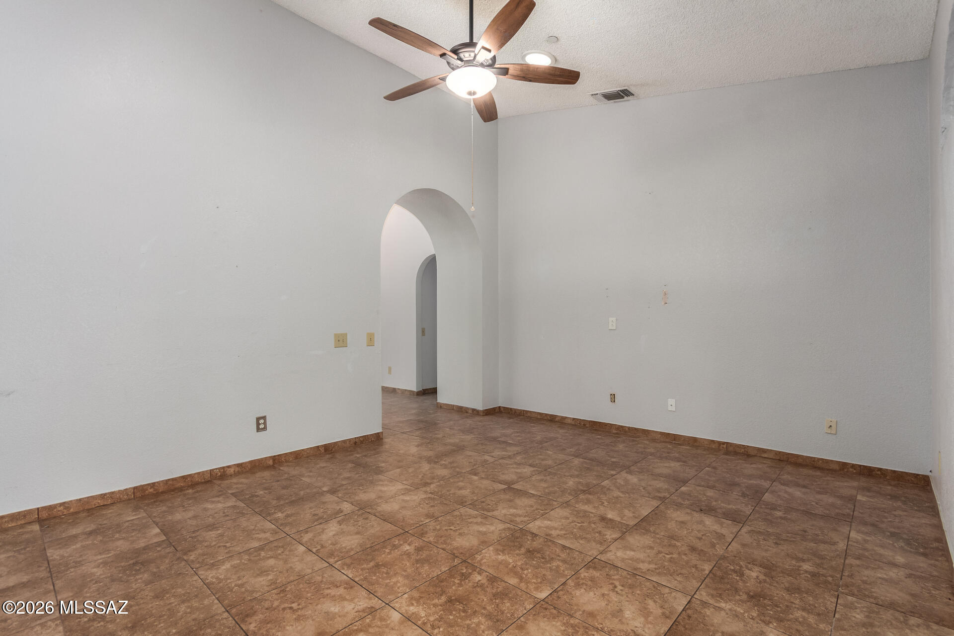 5331 West Eaglestone Loop Tucson, AZ 85742 - Photo 6 of 35 a view of an empty room