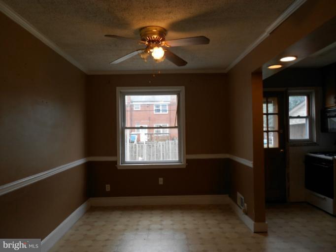 933 Arncliffe Road Essex, MD 21221 - Photo 4 of 10 Interior (General)