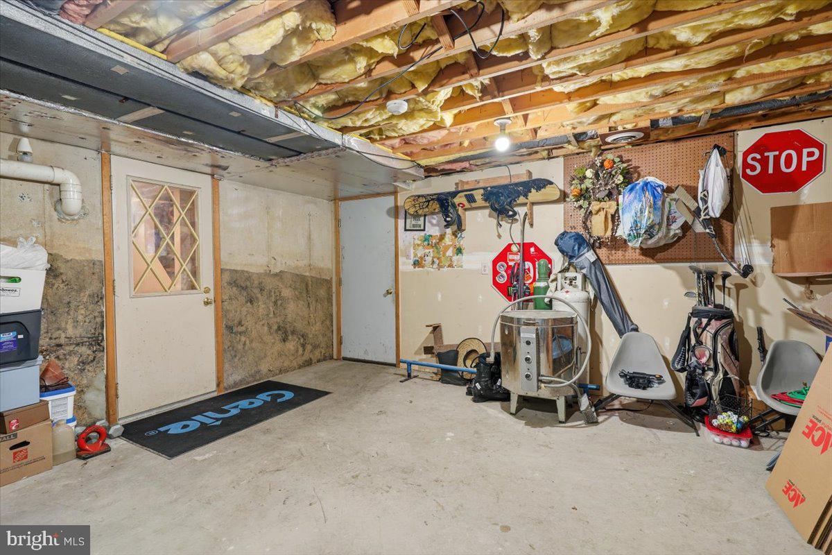 177 Jay Effort, PA 18330 - Photo 34 of 47 Spacious garage with potential.