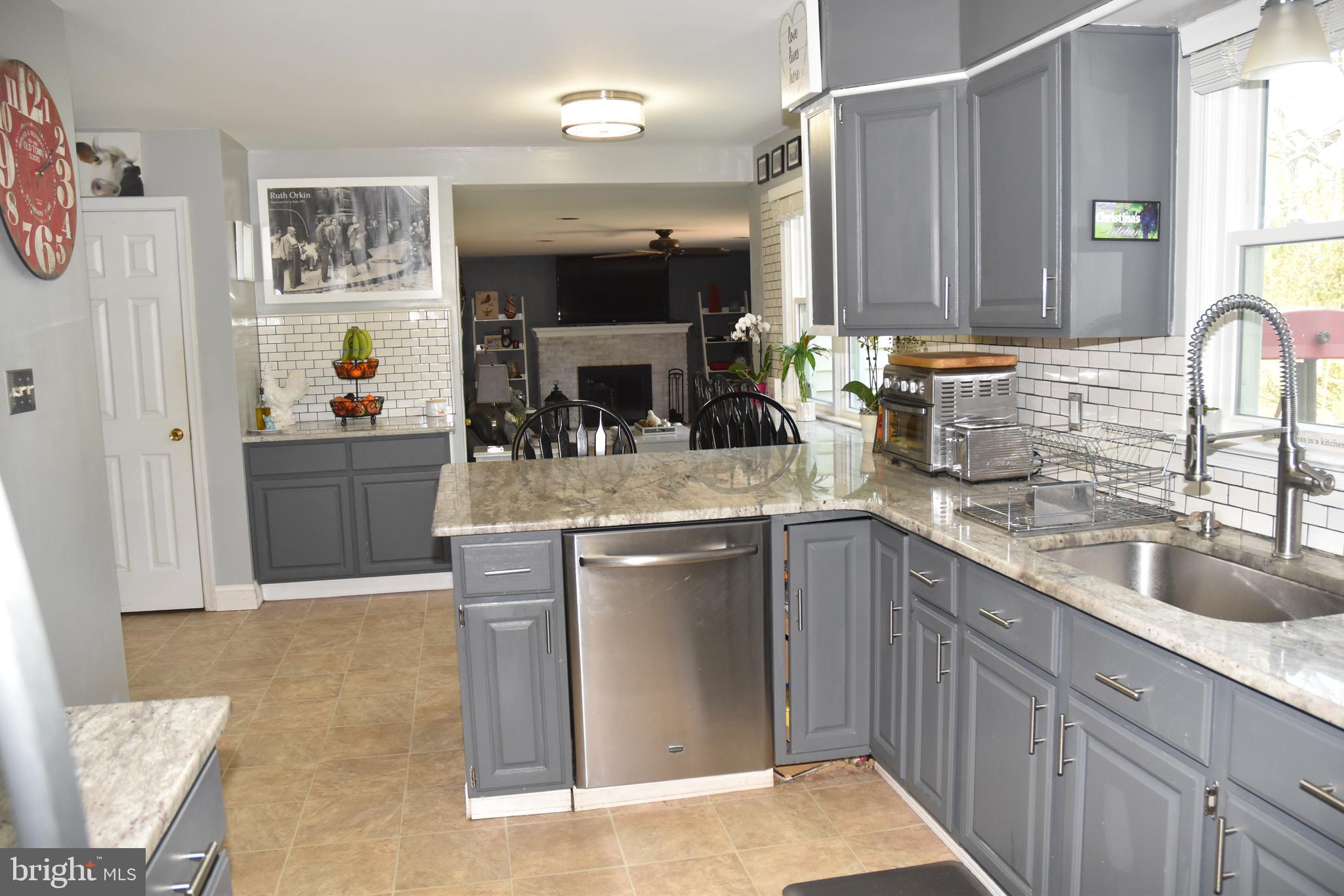 225 Knapp Road Lansdale, PA 19446 - Photo 6 of 29 Renovated Kitchen