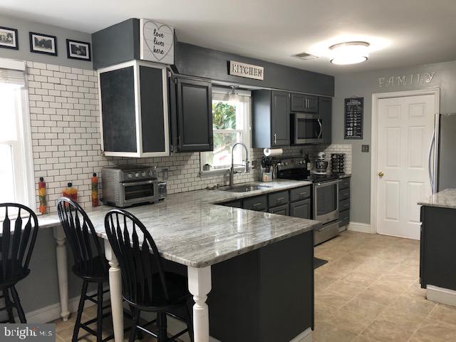 225 Knapp Road Lansdale, PA 19446 - Photo 8 of 29 Renovated kitchen with new appliances and granite!
